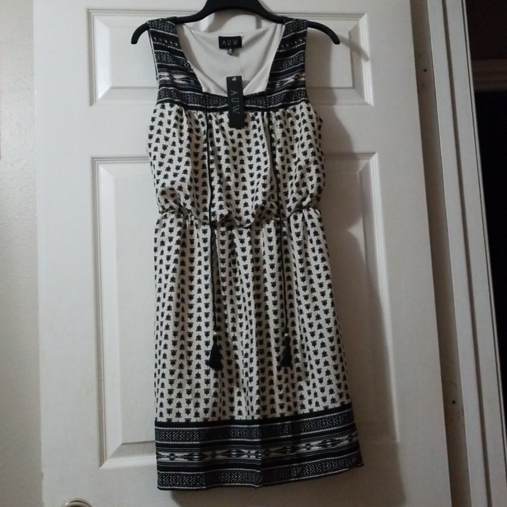 Sleevles dress